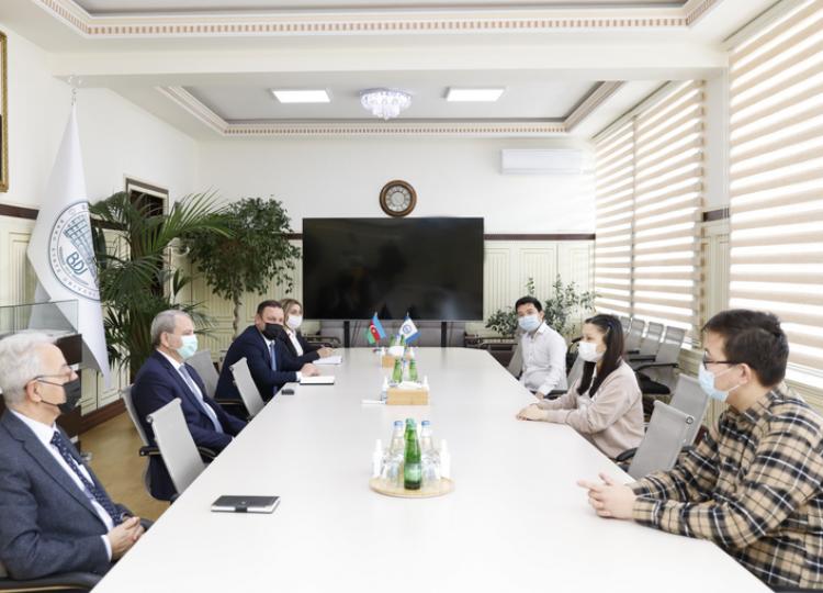 Ректор БГУ Эльчин Бабаев встретился с казахстанскими студентами 