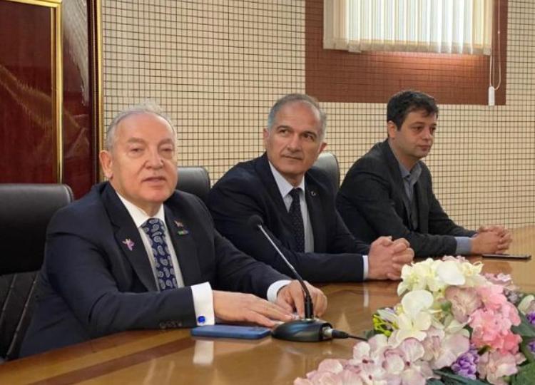 Türkiyənin Azərbaycandakı sabiq səfiri Hulusi Kılıç BDU-nun tələbələri ilə görüşüb 