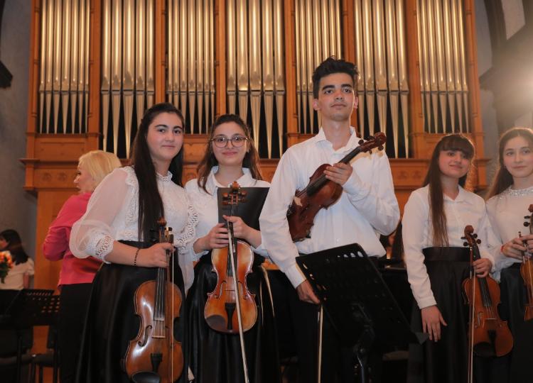 Bülbül adına Orta İxtisas Musiqi Məktəbinin şagirdlərinin 28 May "Müstəqillik Gün"nə həsr olunmuş konserti keçirildi - FOTO