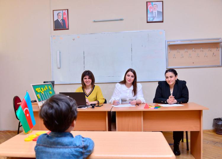 Müsahibələr davam edir 