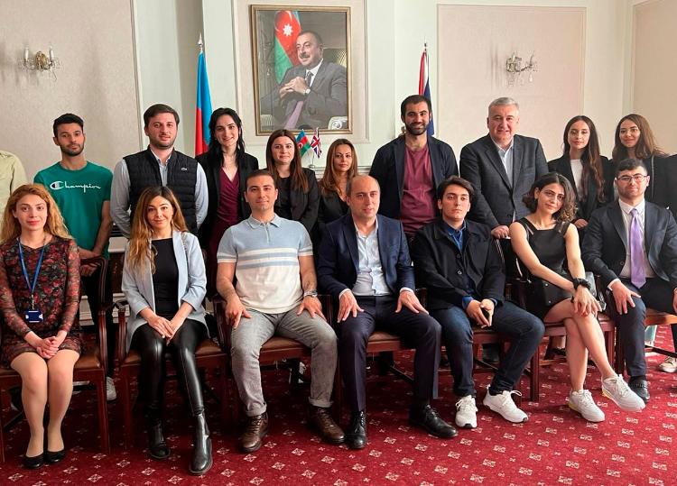 Təhsil naziri Londonda Dövlət Proqramı təqaüdçüləri ilə görüşüb 