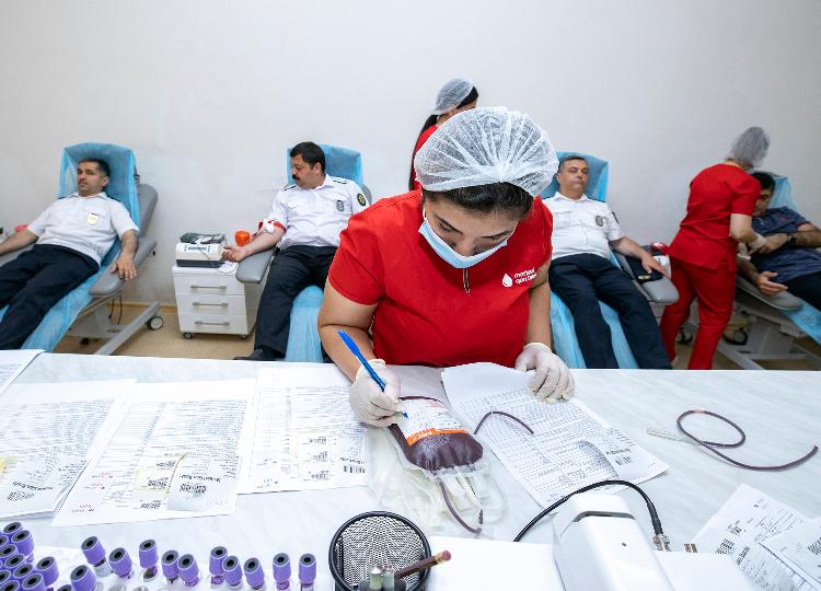 Gömrükçülər könüllü qanvermə aksiyasında iştirak ediblər 