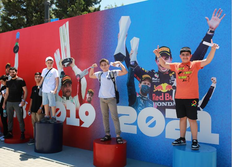 Azərbaycanın istedadlı şagirdləri Formula 1 yarışında - FOTO