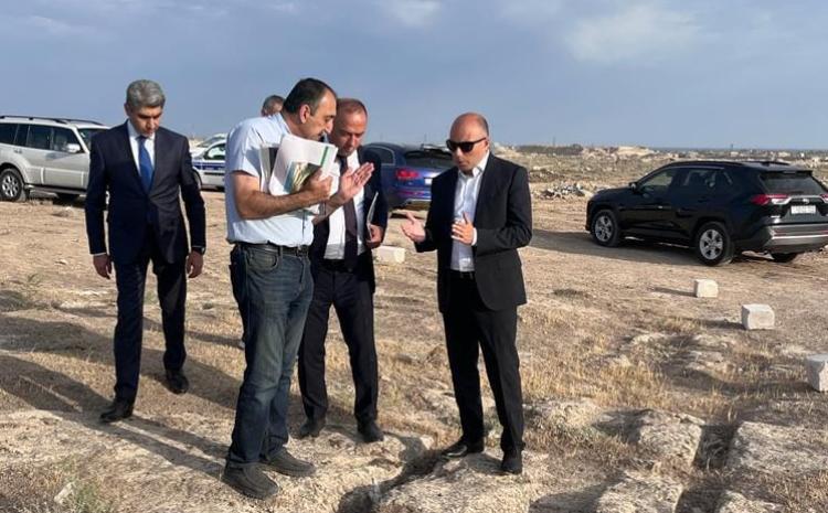 Mədəniyyət naziri Anar Kərimov müdaxilə edilən tarixi abidəyə baxış keçirib 
