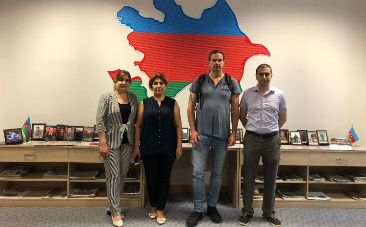Polşalı arxeoloq MEK-lə tanış olub 