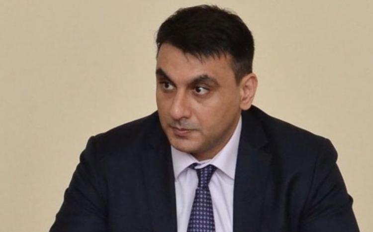 Nazir tanınmış rektorun oğluna vəzifə verdi 