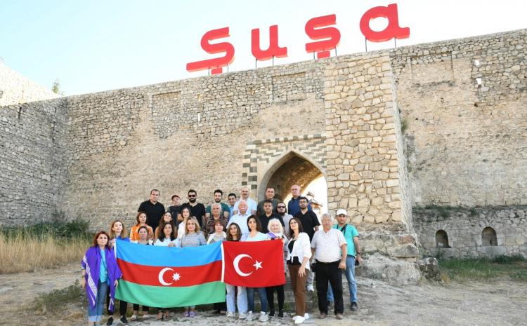 "Şuşa yaradıcılıq emalatxanası" layihəsinin iştirakçıları mədəniyyət paytaxtımızla tanış olublar 