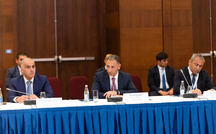 Nazir Rəşad Nəbiyev avtomobil nəqliyyatı və logistika şirkətlərinin nümayəndələri ilə görüşüb 