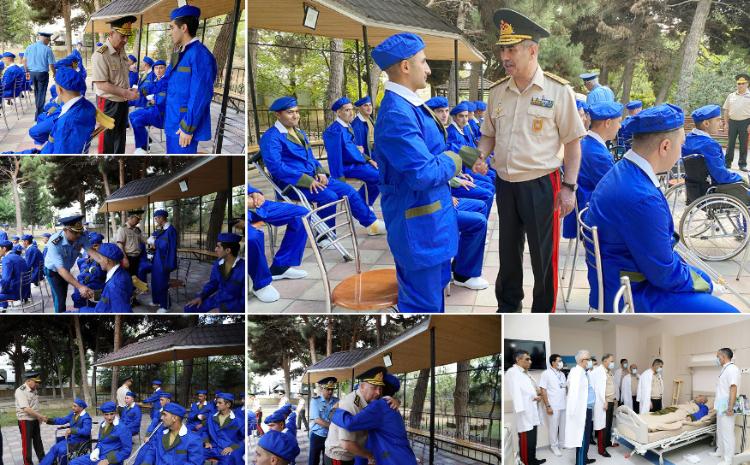 Azerbaijan Defense Minister met with the wounded being treated in the military hospital - VIDEO