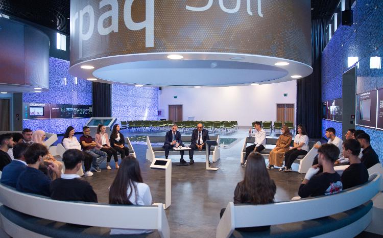 Министр Рашад Набиев встретился с молодежью в городе Гах 