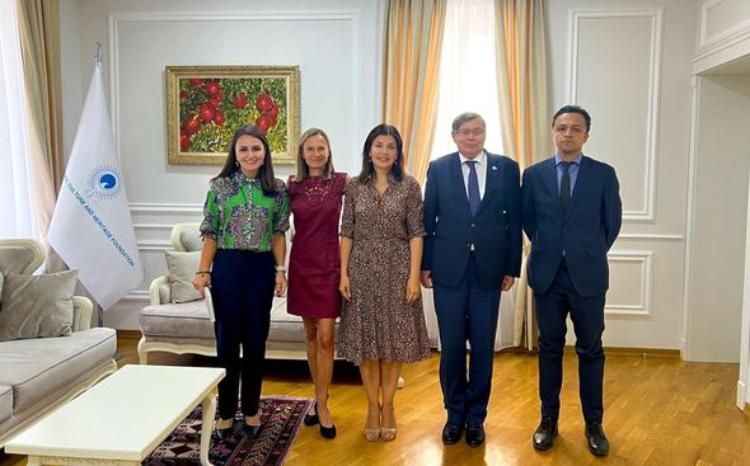 Гюнай Эфендиева встретилась с Главой Представительства Организации Тюркских Государств в Венгрии Яношем Ховари 