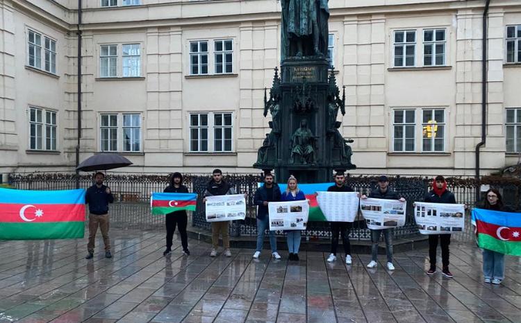 В Праге азербайджанская община провела пикет 
