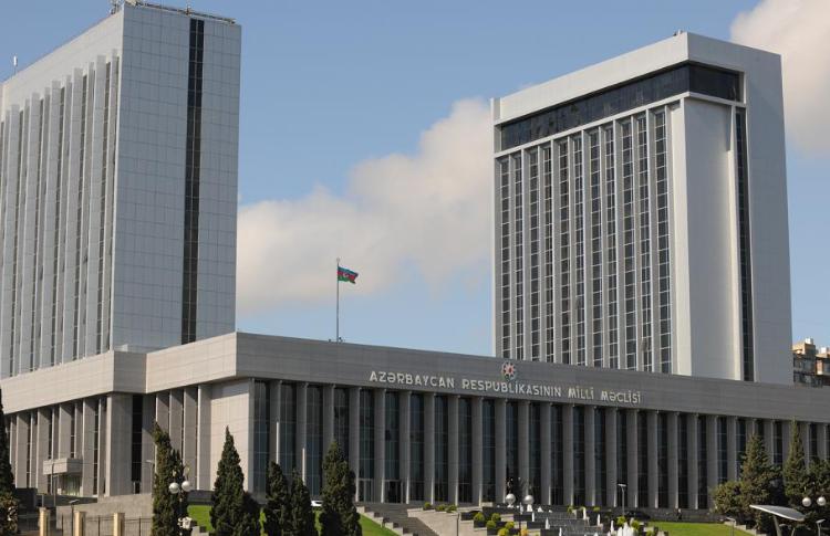 В Милли Меджлисе пройдёт общественное слушание о новом законопроекте «О политических партиях» 