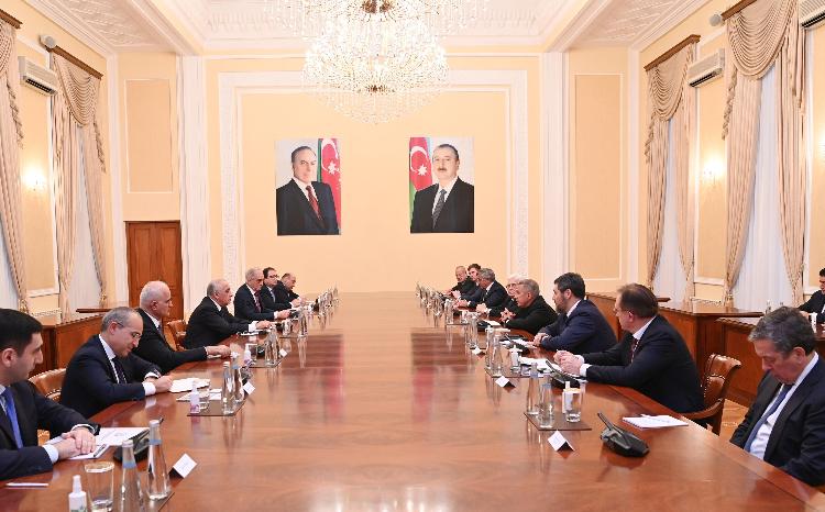 Baş nazir Tatarıstan Prezidenti Rüstəm Minnixanov ilə görüşüb 