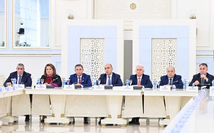 Milli Məclisdə "Dövlət ümumi təhsil müəssisələrində işləyən təhsilverənlərin sertifikatlaşdırılması" mövzusunda  ictimai dinləmə keçirilib 