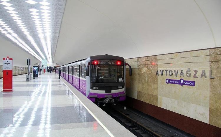 Bakı metrosunda maşinist qatar idarə edərkən öldü 