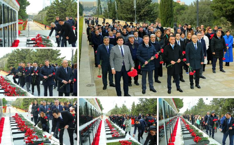 TƏBİB-in nümayəndələri Şəhidlər xiyabanını ziyarət ediblər 