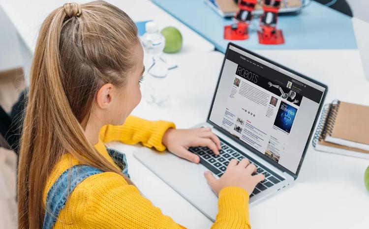 Скачивали и общались: какими ресурсами пользовались дети в Азербайджане в 2022 году 