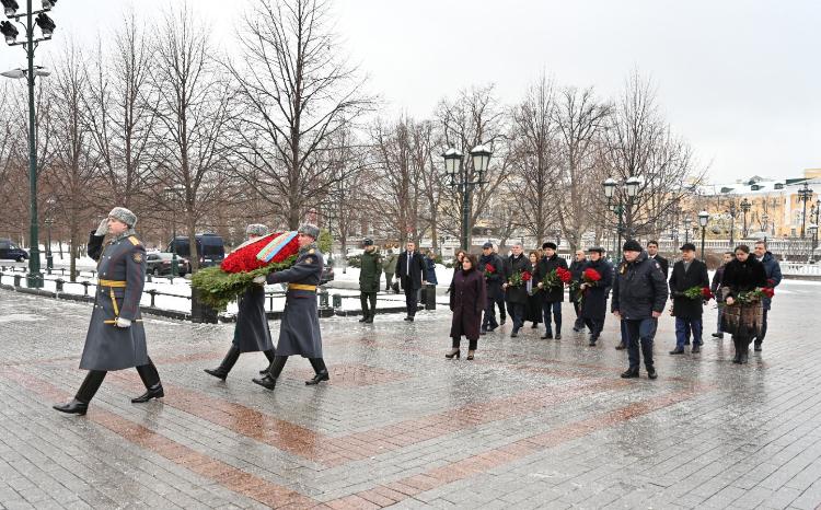 Сагиба Гафарова побывала у Могилы Неизвестного Солдата в Москве 