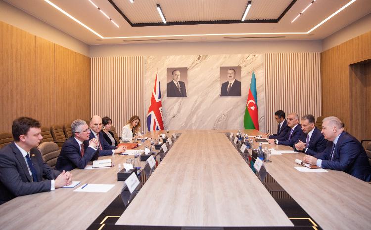 Nazir Rəşad Nəbiyev Birləşmiş Krallığın dövlət naziri Leo Dokerti ilə görüşüb 