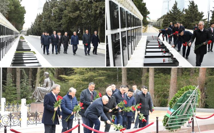 TÜRKPA-nın komissiya üzvləri Fəxri xiyabanı və Şəhidlər xiyabanını ziyarət ediblər 