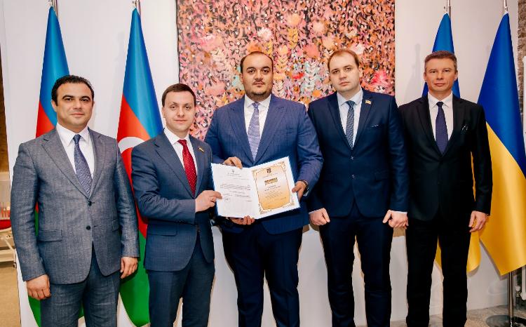 Fəxri Konsula mükafat verildi 