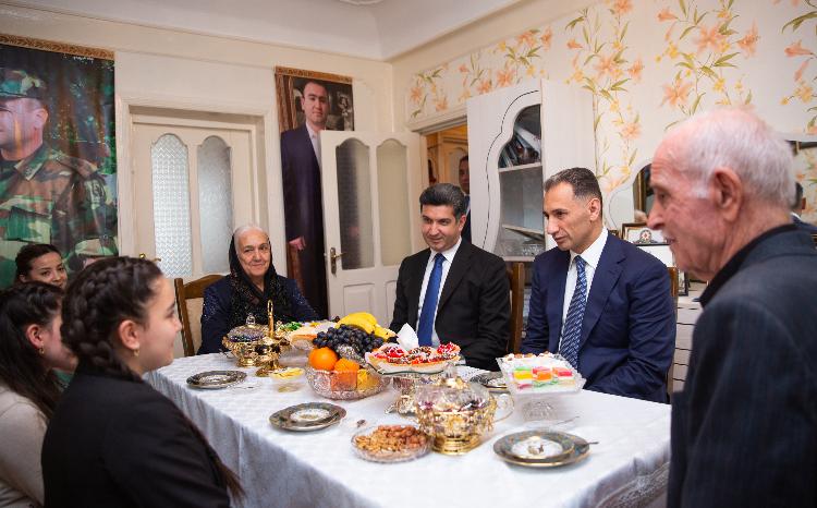 Nazir Rəşad Nəbiyev Naftalanda iki övladı şəhid olmuş ailəni ziyarət edib 