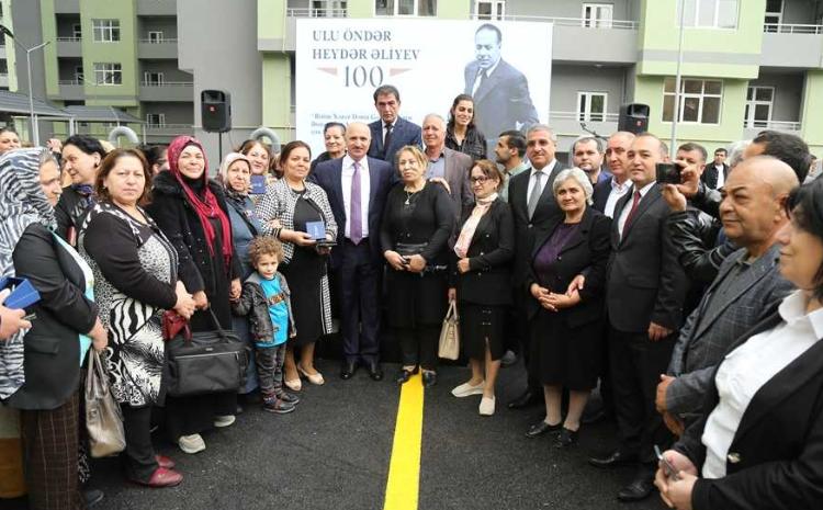 Ulu öndər Heydər Əliyevin 100 illik yubileyi günündə dənizçilər yeni mənzillərlə sevindirilib - VİDEO