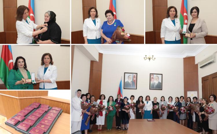 Bahar Muradova "Tərəqqi" medalı ilə təltif edilən qadınların mükafatlarını təqdim edib 