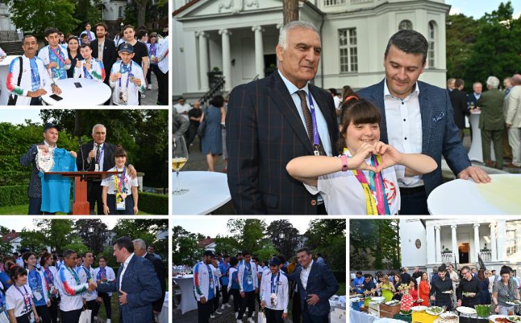 Berlində Ümumdünya Xüsusi Yay Olimpiya Oyunlarında iştirak edən Azərbaycan komandasının şərəfinə ziyafət verilib - VİDEO