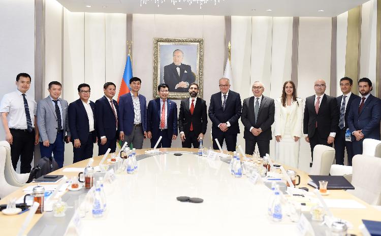 SOCAR-ın prezidenti Rövşən Nəcəf "Petrovietnam" şirkətinin vitse-prezidenti Le Xuan Huyen ilə görüşüb 