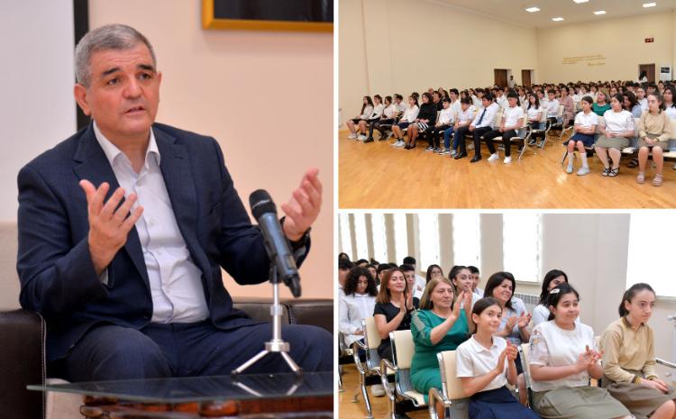 Millət vəkili "Məktəbdə..." layihəsində 