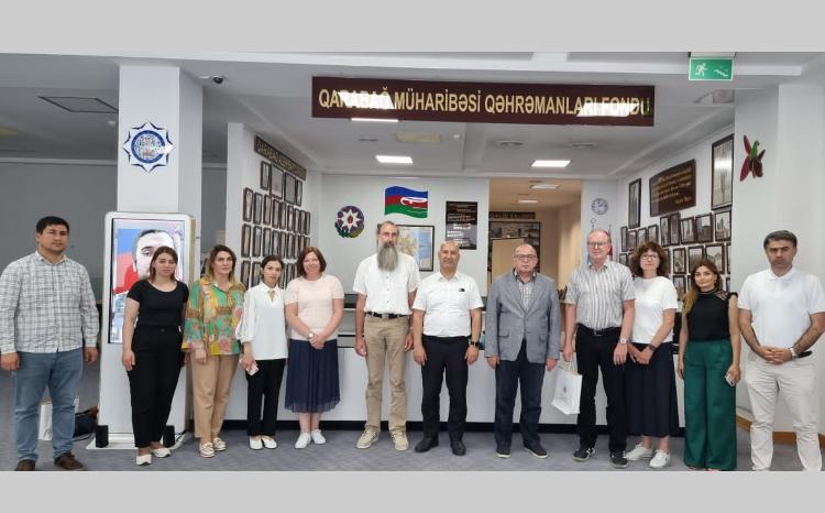 Xarici qonaqlar AMEA Mərkəzi Elmi Kitabxanasını ziyarət ediblər 