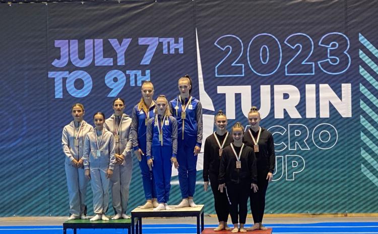 Akrobatlardan qızıl və gümüş medallar 