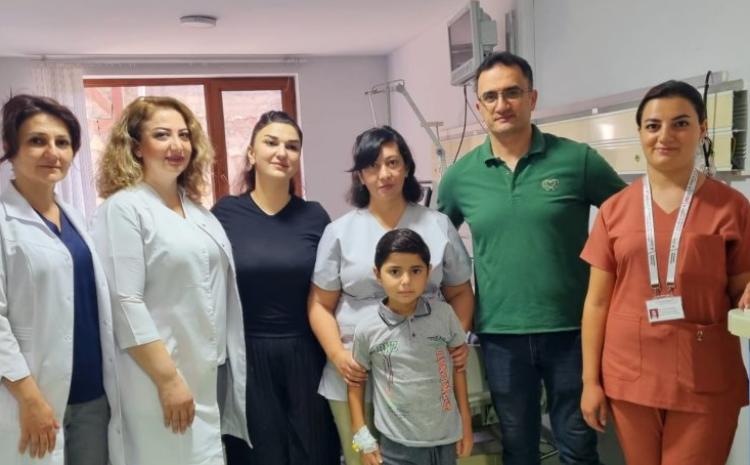 Ağır xəstəlikdən sağalan şəxsin valideynləri Respublika Klinik Xəstəxanasına təşəkkür edib 