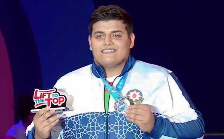 Студент БГУ в Дубае завоевал две серебряные медали 