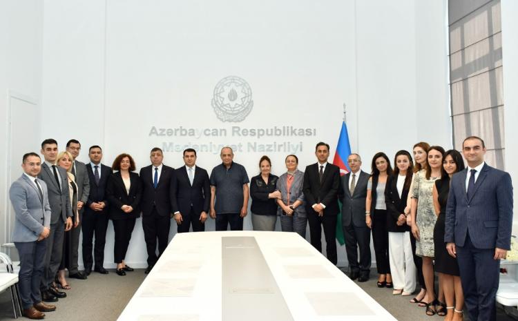 Mədəniyyət Nazirliyində Rasim Balayevlə görüş keçirilib 