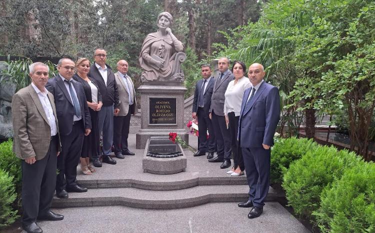 BDU-nun Kimya fakültəsinin kollektivi akademik Rəfiqə Əliyevanın məzarını ziyarət edib 