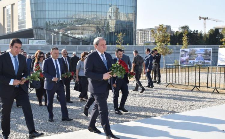 BDU kollektivi Zəfər parkını ziyarət edib 