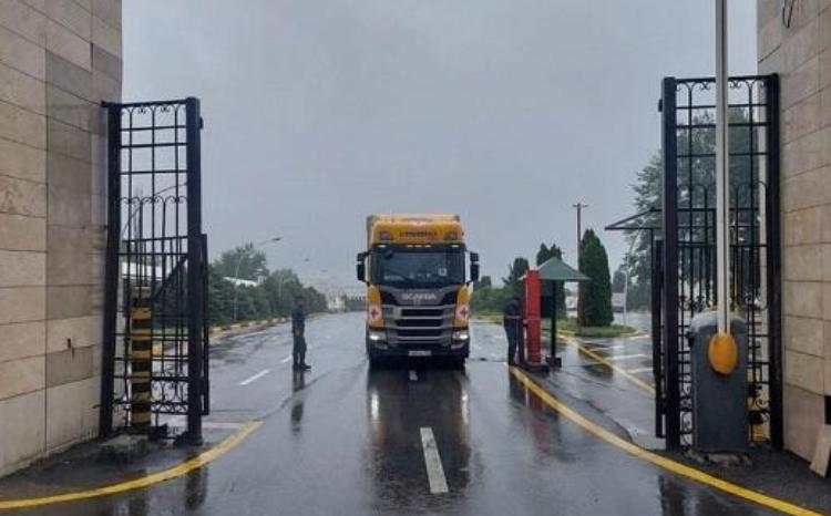 Bakı Rusiyanın Qarabağ erməniləri üçün göndərdiyi ərzaq dolu TIR-ı Qarabağa niyə buraxır? 