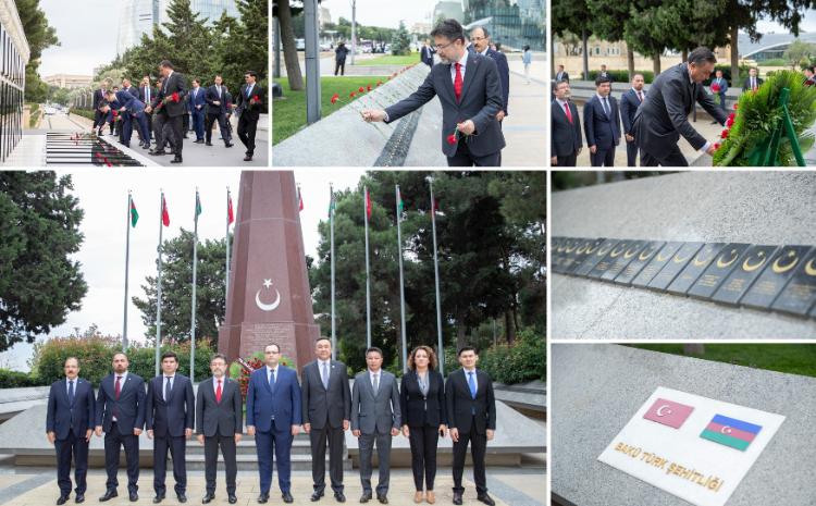 TDT-nin Kənd Təsərrüfatı Nazirlərinin II Toplantısının iştirakçıları Fəxri Xiyaban və Şəhidlər Xiyabanını ziyarət edib 