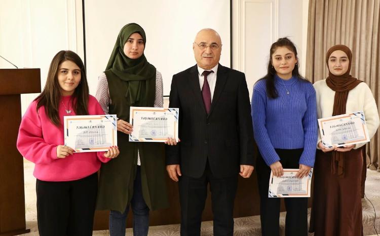 "AzMİU Academy" kurslarını fərqlənmə ilə bitirən 50 tələbə təltif olunub 