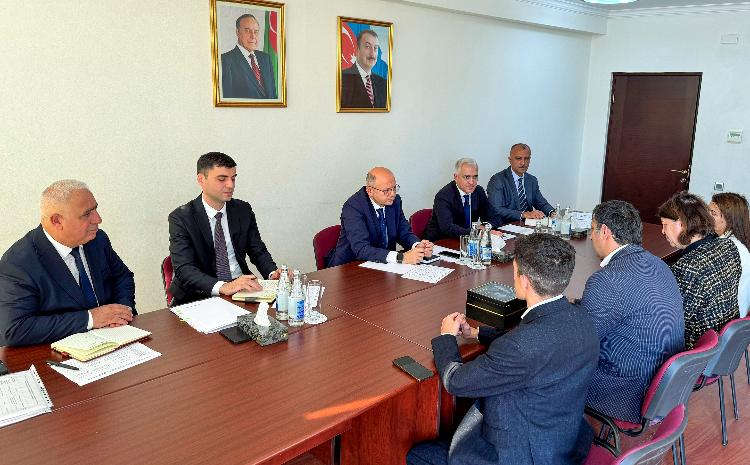 Energetika naziri Füzulidə vətəndaşları qəbul edib 