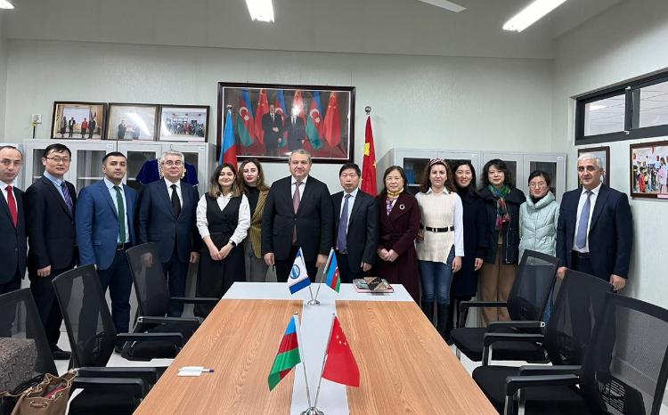 Ректор БГУ ознакомился с Центром азербайджановедения Аньхойского университета 