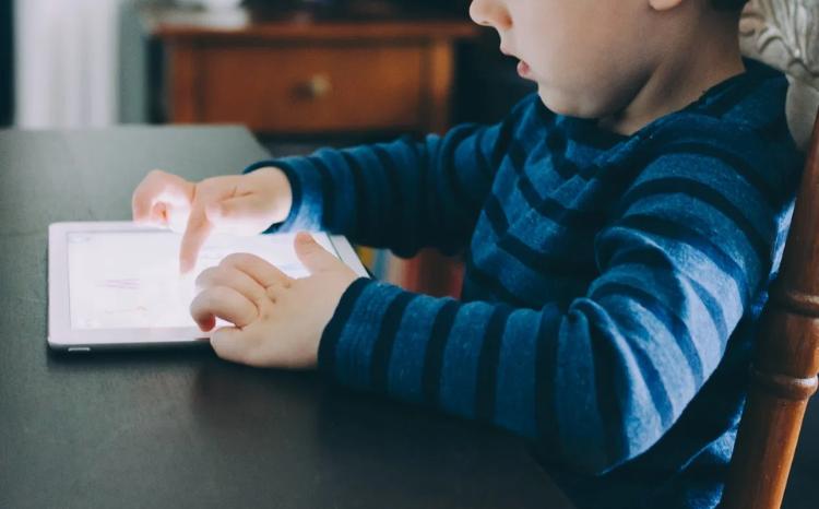 Как найти равновесие между использованием технологий и важностью взаимодействия с реальным миром? 