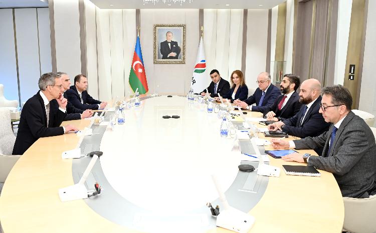 SOCAR-ın prezidenti "TotalEnergies" şirkətinin baş vitse-prezidenti ilə görüşüb 