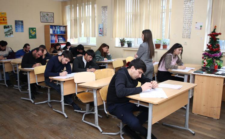 Eksternat imtahanlarında 1 223 nəfər iştirak edib 
