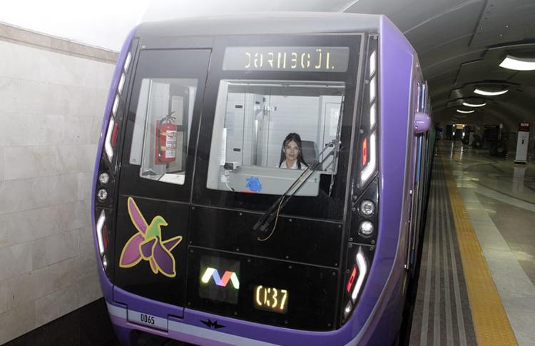 Xanımlar üçün açıq qapı günü keçiriləcək: Metro qatarının sükanı sizi gözləyir 
