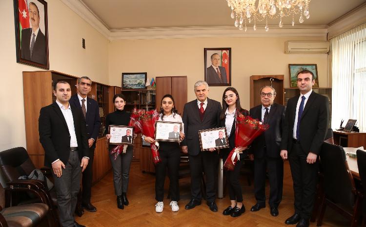 ADPU-nun rektoru "Heydər Əliyev adına təqaüd"ə layiq görülən tələbələrlə görüşüb 