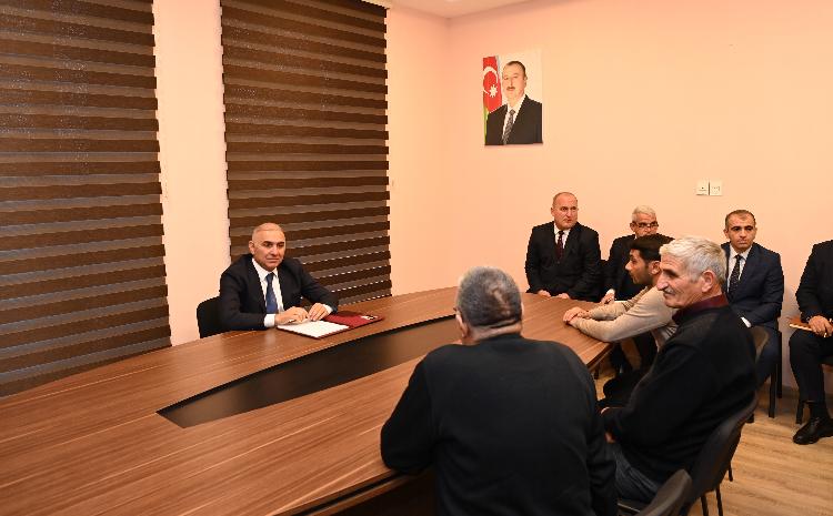 Vüqar Əhmədov Saatlıda vətəndaşları qəbul edib 